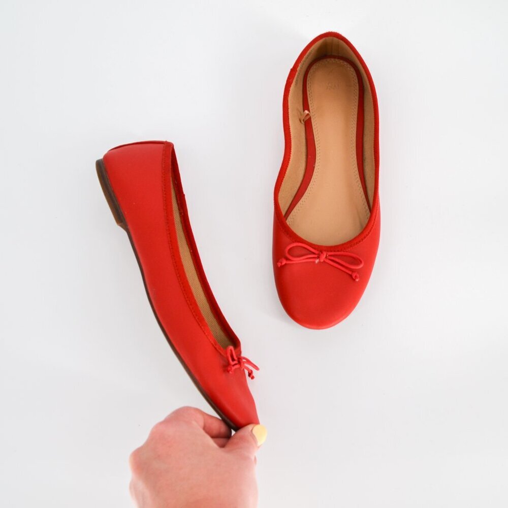 H&M Bow Ballet Flats in Red Minimalist Ballerina Travel Comfort Shoes Womens 8 - Picture 2 of 9